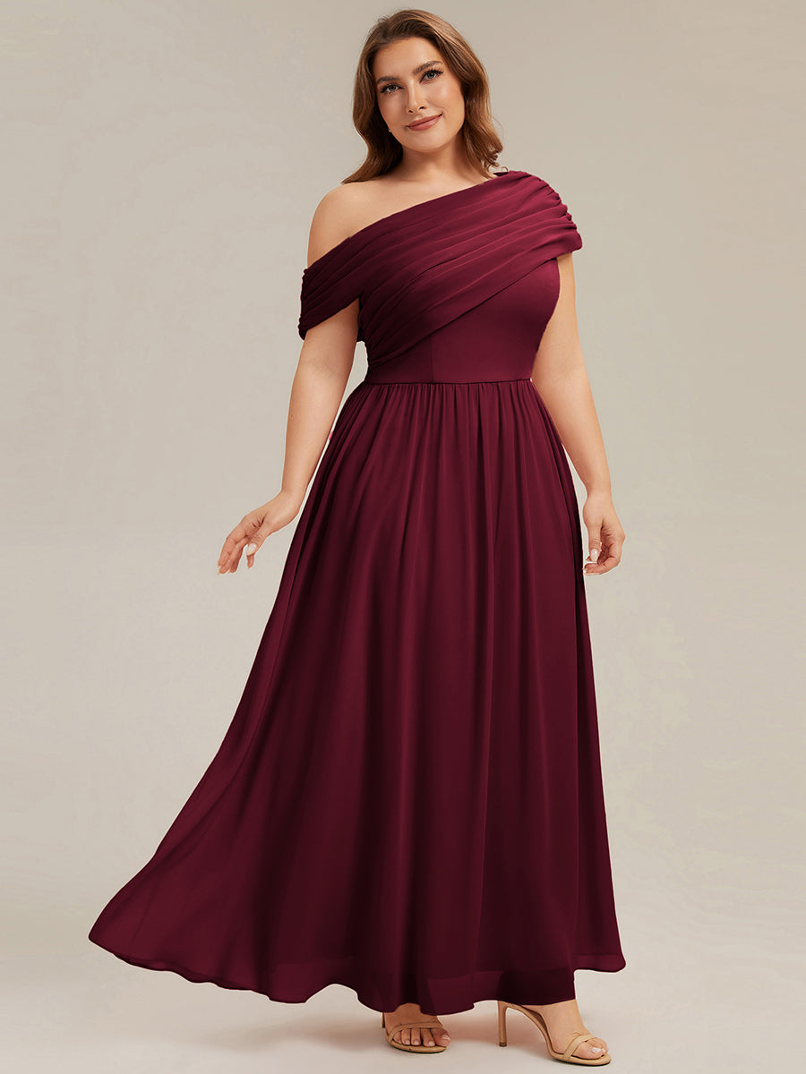 Robe longue asymétrique sans bretelles en A avec détail froncé #Couleur_Bordeaux