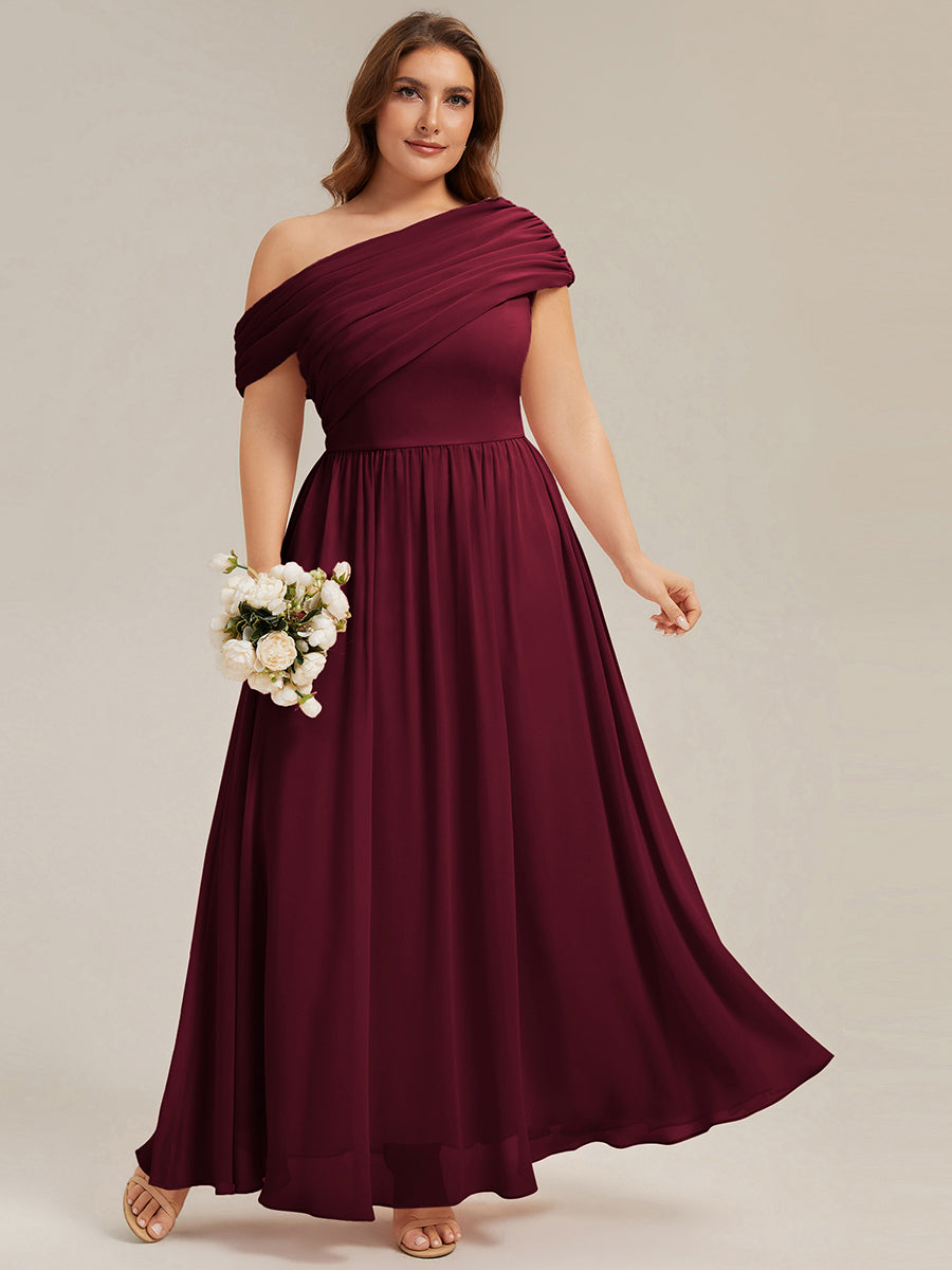 Robe longue asymétrique sans bretelles en A avec détail froncé #Couleur_Bordeaux