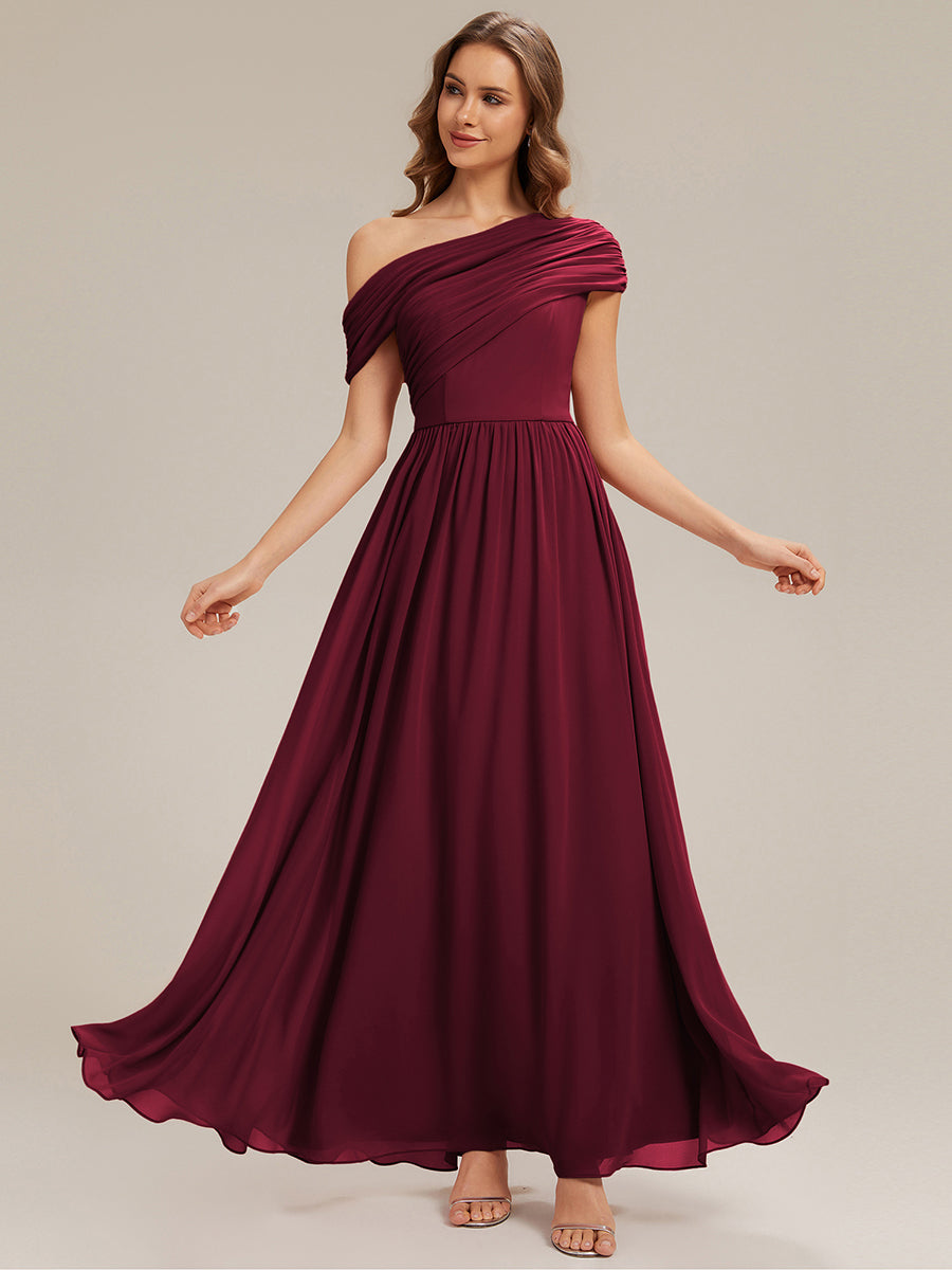 Robe longue asymétrique sans bretelles en A avec détail froncé #Couleur_Bordeaux