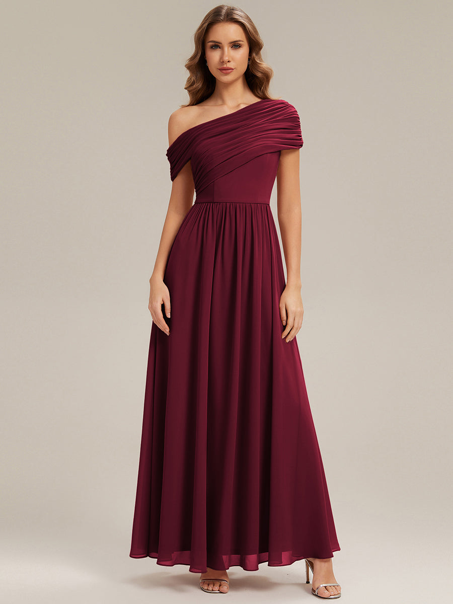 Robe longue asymétrique sans bretelles en A avec détail froncé #Couleur_Bordeaux