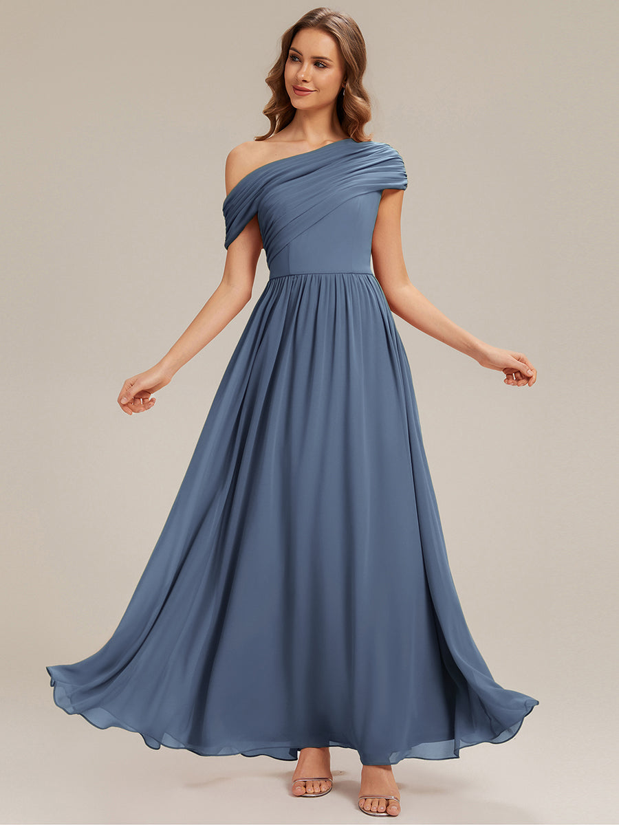 Robe longue asymétrique sans bretelles en A avec détail froncé #Couleur_Marine Fume