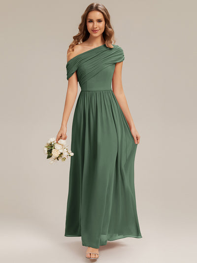 Robe longue asymétrique sans bretelles en A avec détail froncé