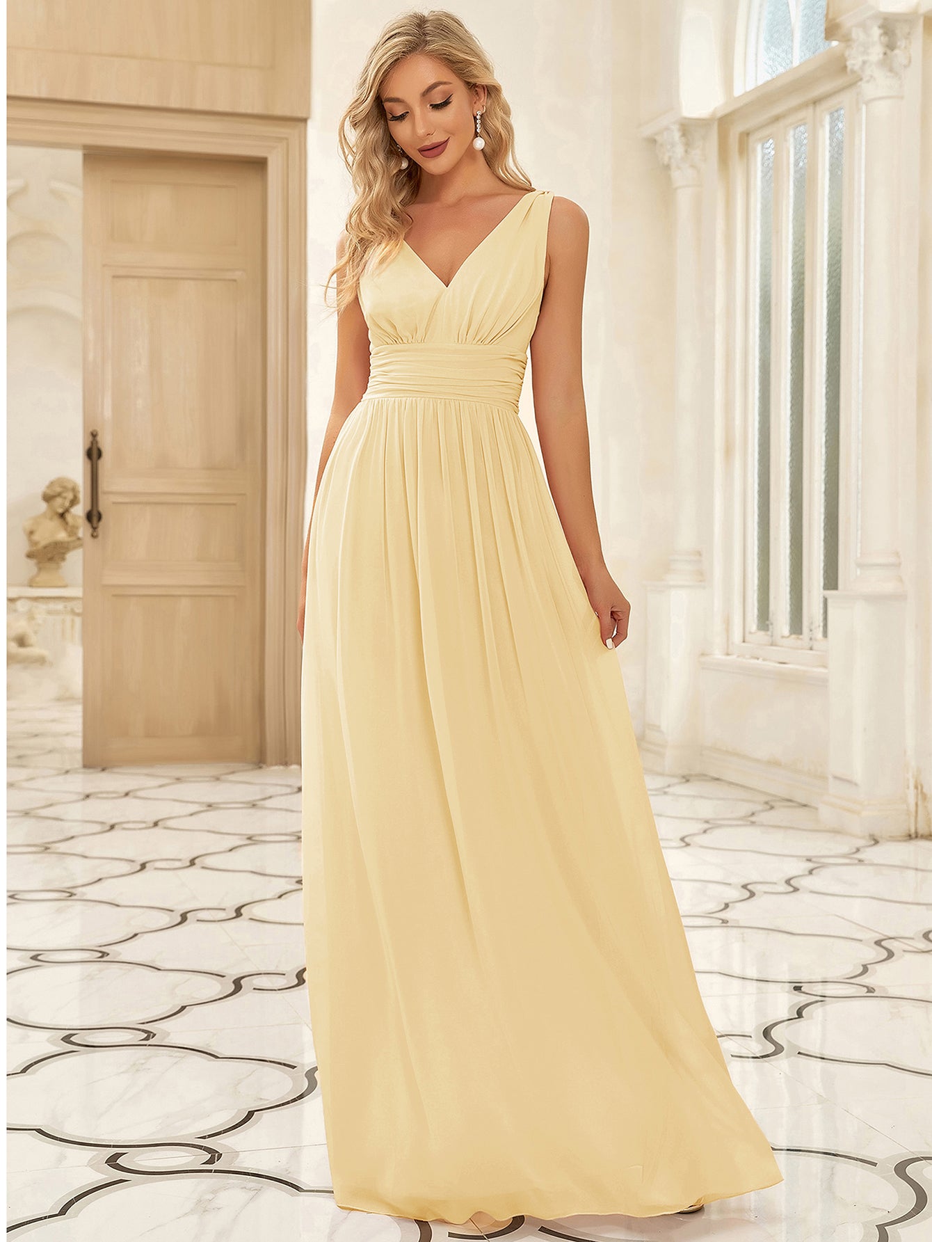 Robe de demoiselle d'honneur longue en mousseline à col en V et coupe trapèze #Couleur_Jaune
