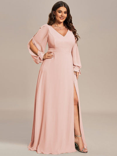 pretty IVORY|Robe de demoiselle d'honneur fendue à manches longues et col en V de grande taille