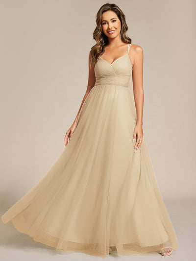 Robe de demoiselle d'honneur en tulle plissée sans manches à col en V et bretelles croisées au dos en dentelle