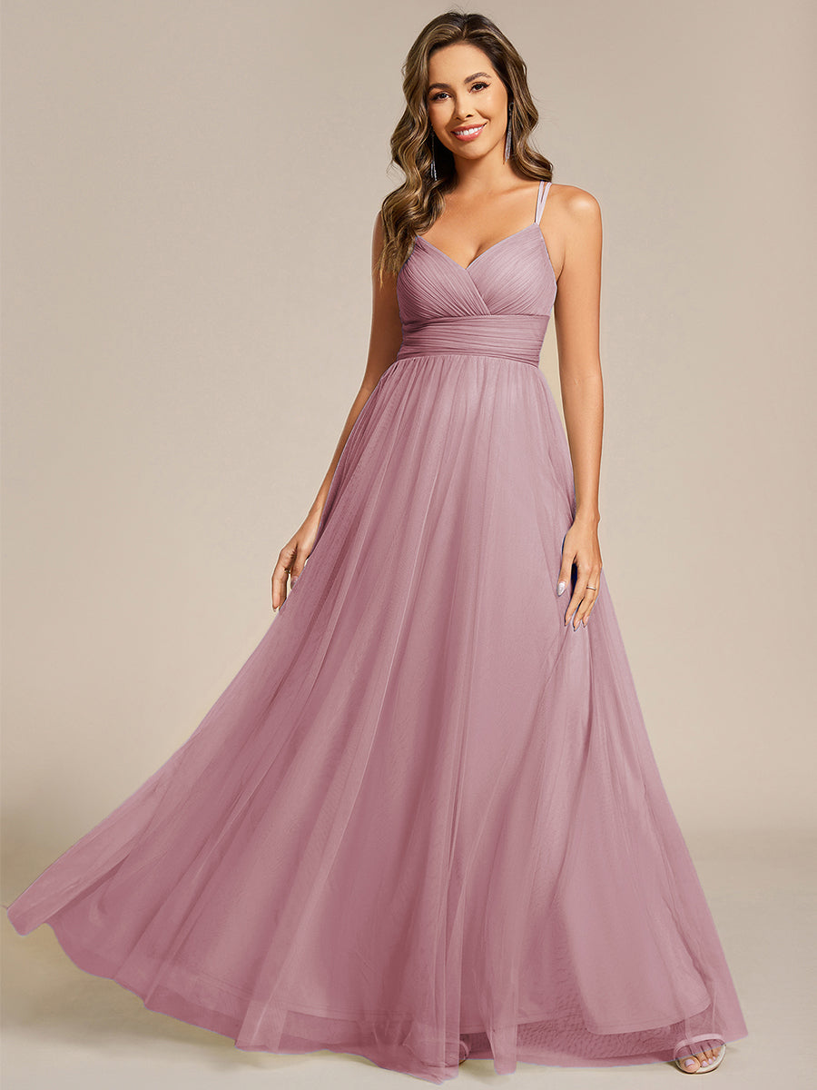 Robe de demoiselle d'honneur en tulle plissée sans manches à col en V et bretelles croisées au dos en dentelle #Couleur_Mauve