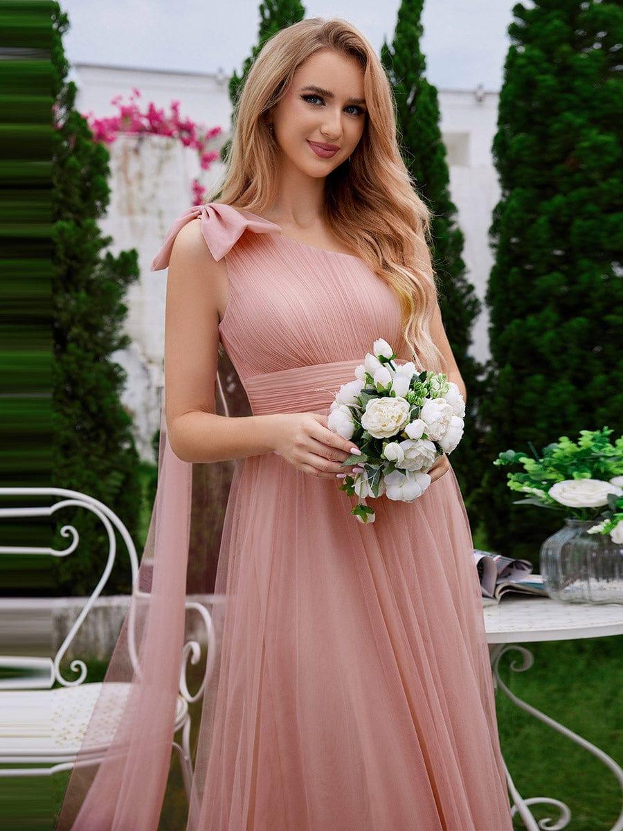 Robe de demoiselle d'honneur trapèze en tulle romantique avec une épaule et un nœud papillon #Couleur_Rose