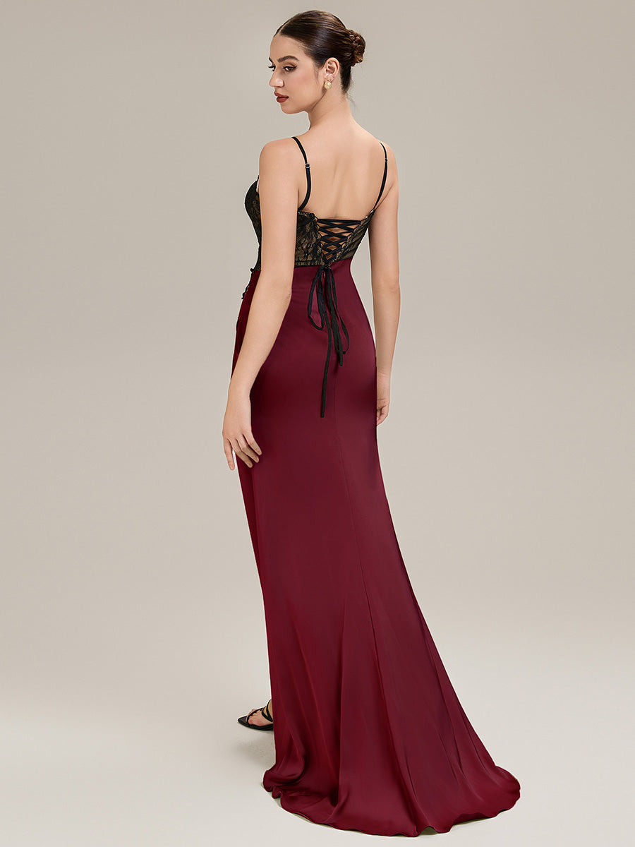 Robe de soirée chic sans bretelles sans manches en forme de sirène longueur sol avec dentelle à frange et détail corset #Couleur_Bordeaux