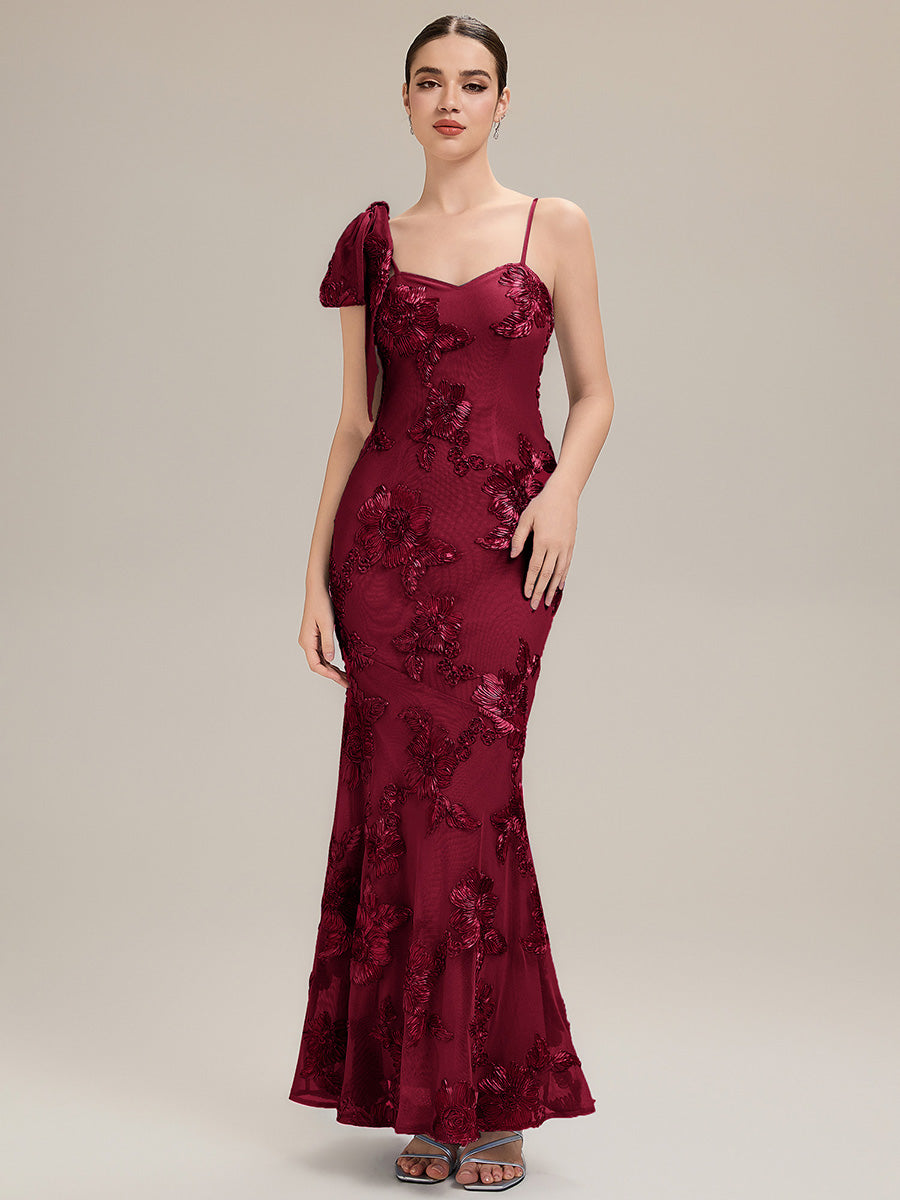 Robe de soirée chic à bretelles spaghetti ajustables avec décolleté en cœur en mermaid longueur de sol et détails en jacquard floral #Couleur_Bordeaux