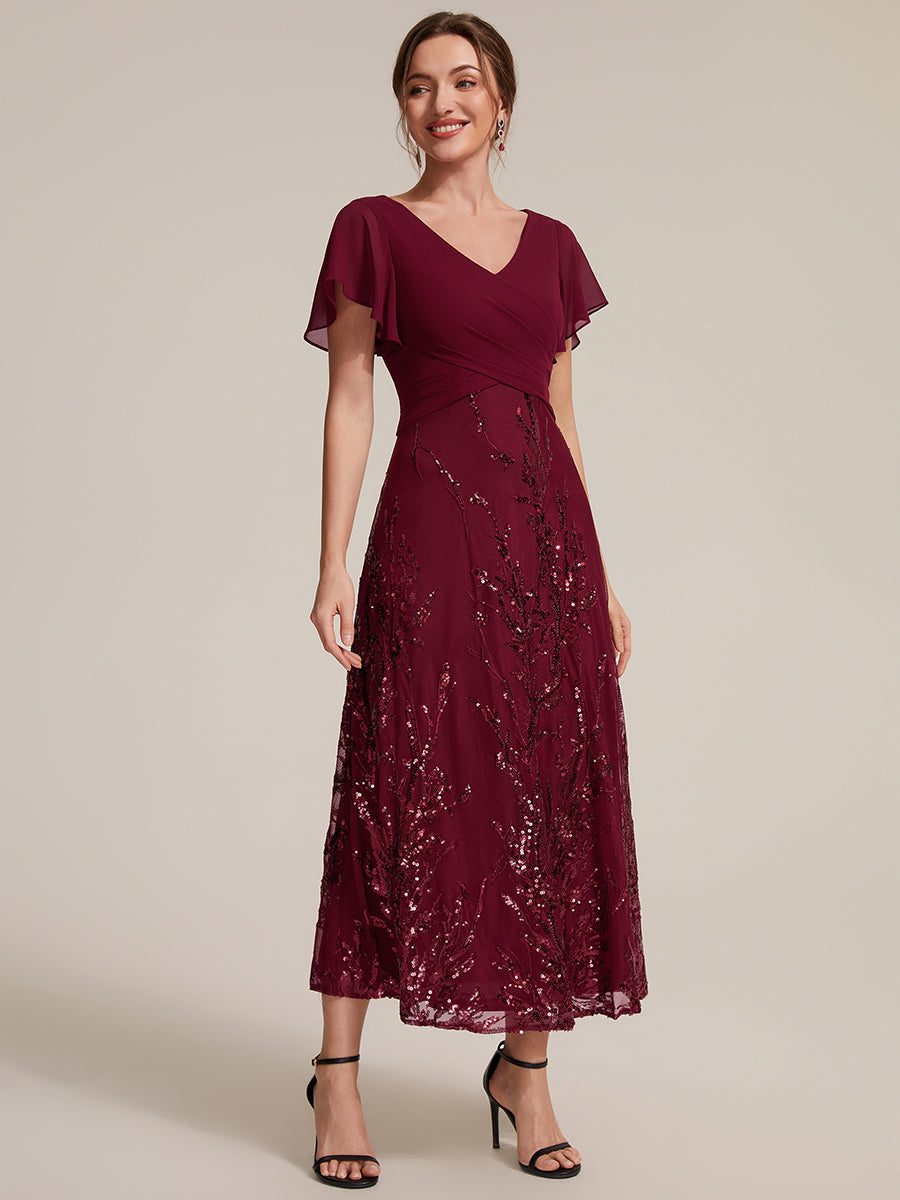 robe en ligne A avec manches courtes décolleté en V sequins longueur thé avec ourlet volanté #Couleur_Bordeaux