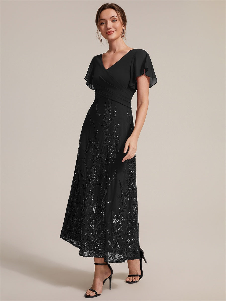 robe en ligne A avec manches courtes décolleté en V sequins longueur thé avec ourlet volanté #Couleur_Noir