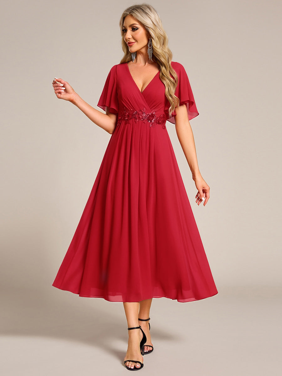 Robe d'invité de mariage mi-longue en mousseline de soie à col en V de grande taille avec applique à la taille #Couleur_Rouge