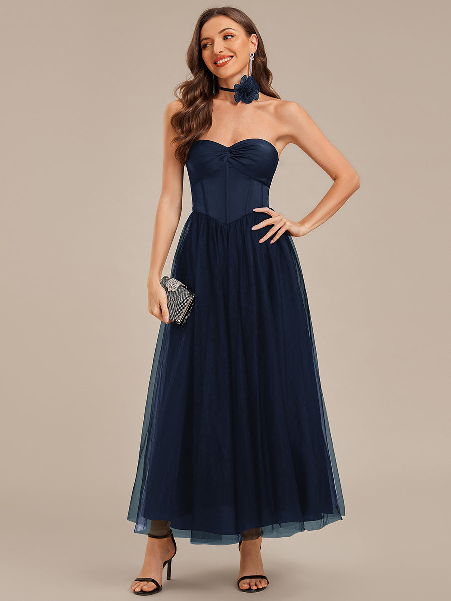Robe de mariée sans manches en satin nouée sur le devant #Couleur_Bleu Marine