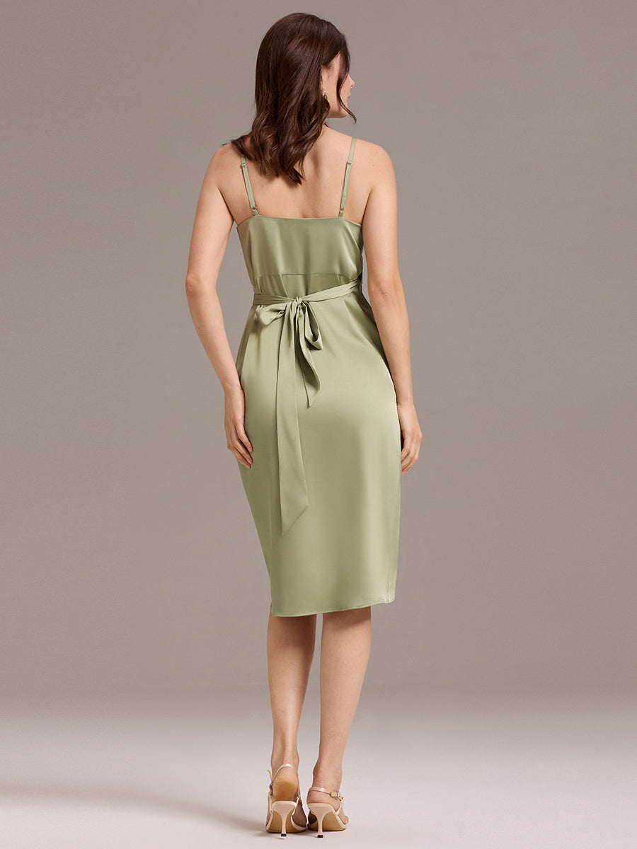 Robe de mariée mi-longue en satin à col en V et bretelles spaghetti #Couleur_Vert sauge