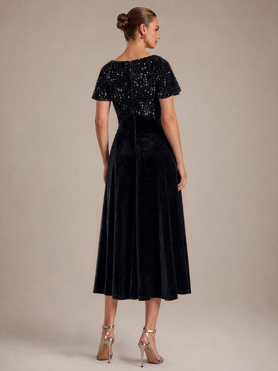 Robe mi-longue en A avec manches courtes décolleté en V et sequins #Couleur_Noir