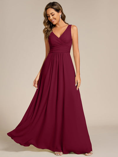 Robe de soirée longue en mousseline plissée sans bretelles à col en V