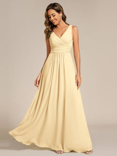 Robe de soirée longue en mousseline plissée sans bretelles à col en V