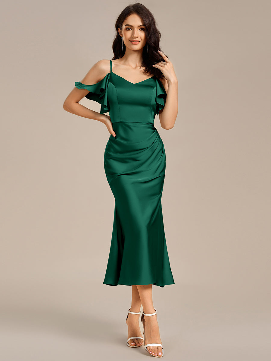 Robe mi-longue en satin à épaules dénudées et manches à volants #Couleur_Vert Fonce