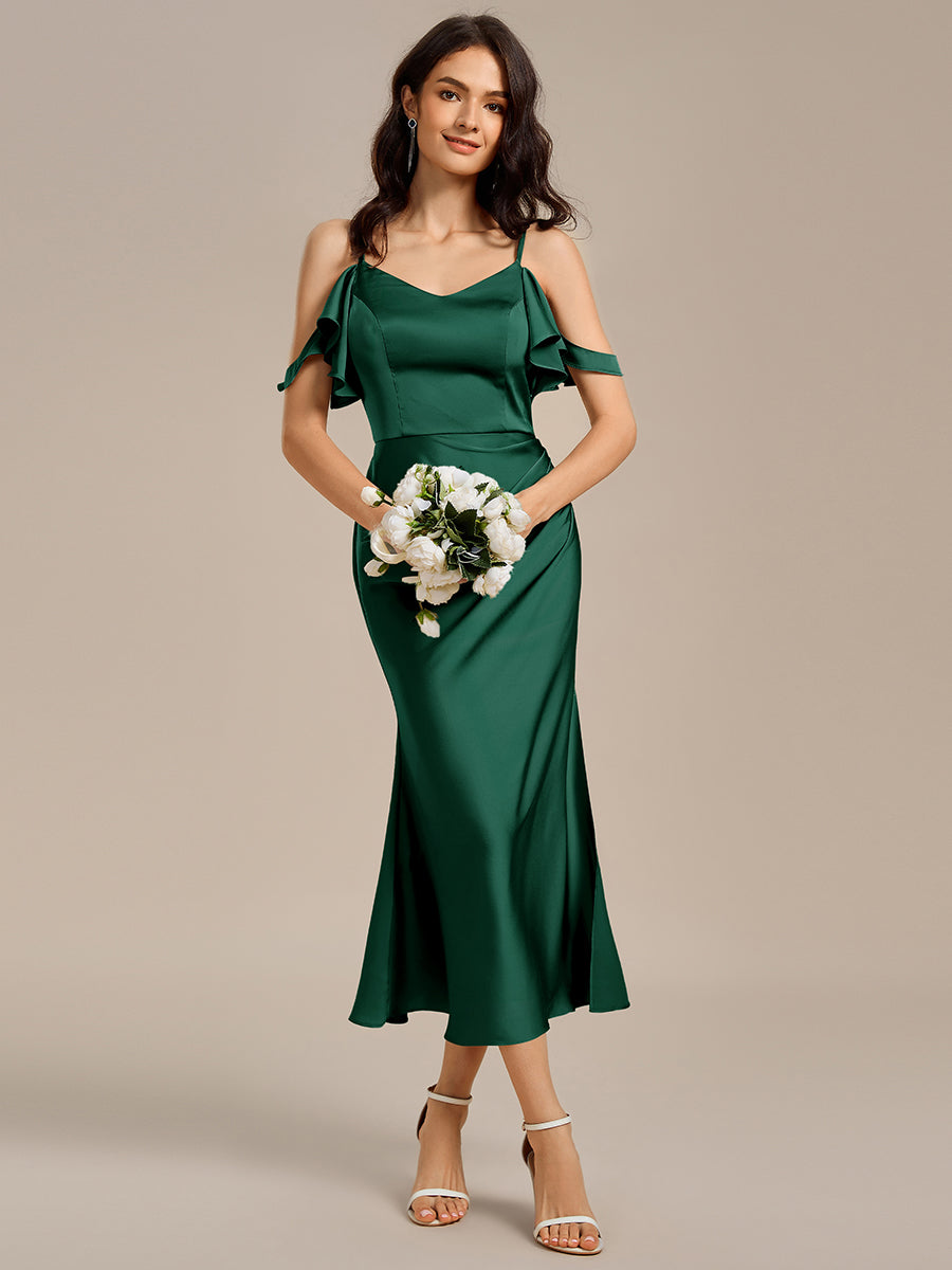Robe mi-longue en satin à épaules dénudées et manches à volants #Couleur_Vert Fonce