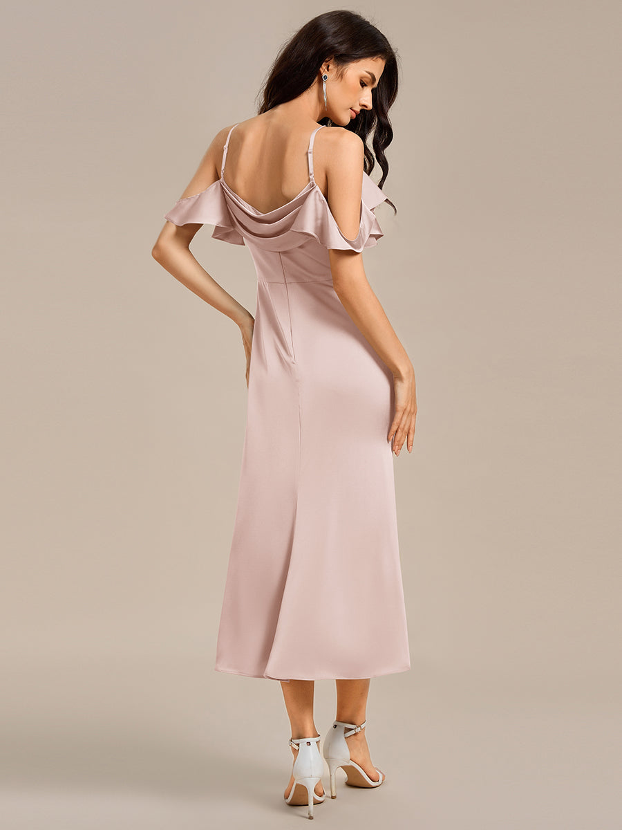 Robe mi-longue en satin à épaules dénudées et manches à volants #Couleur_Rose