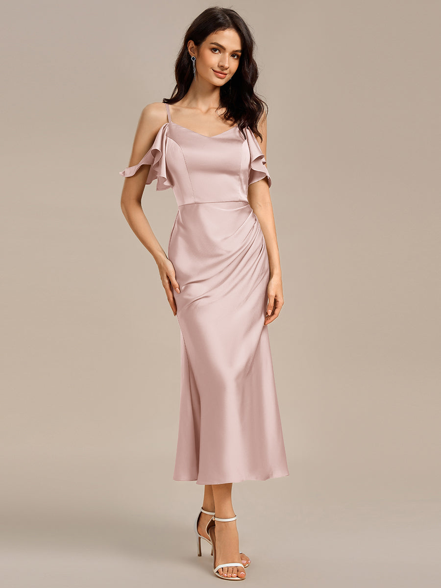 Robe mi-longue en satin à épaules dénudées et manches à volants #Couleur_Rose