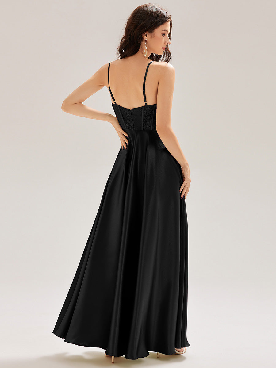 Robe de soirée longue sans manches col V à détails contrastés #Couleur_Noir
