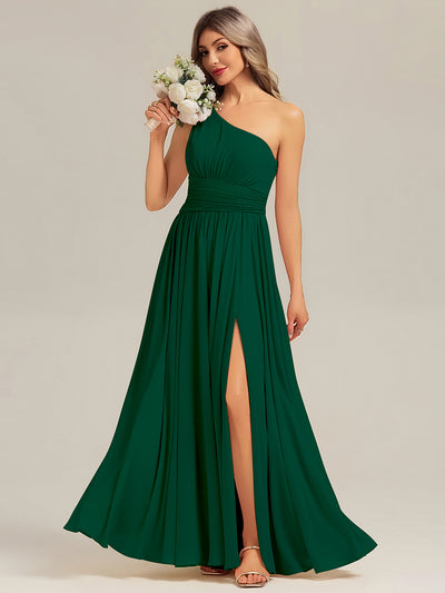 Robe de demoiselle d'honneur longue asymétrique sans manches plissée en A avec fente haute sur la cuisse