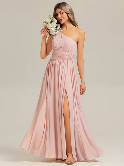 Robe de demoiselle d'honneur longue asymétrique sans manches plissée en A avec fente haute sur la cuisse