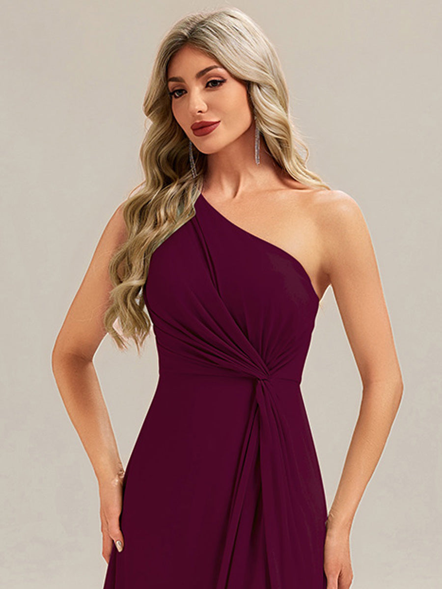 Robe de demoiselle d'honneur à épaule unique avec taille froncée et longueur au sol au décolleté asymétrique #Couleur_Bordeaux