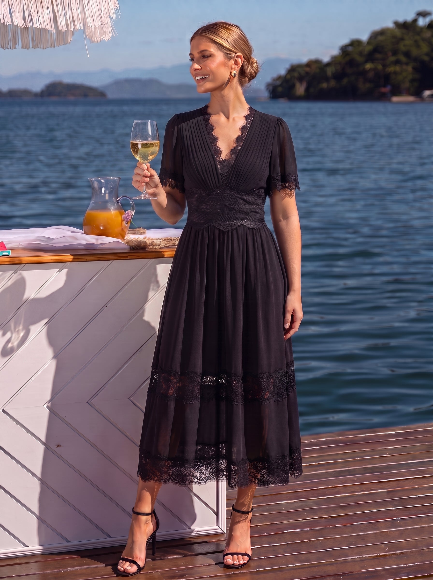 Robe midi A ligne à manches courtes plissée décolletée en V avec manches volantées et détail découpé #Couleur_Noir