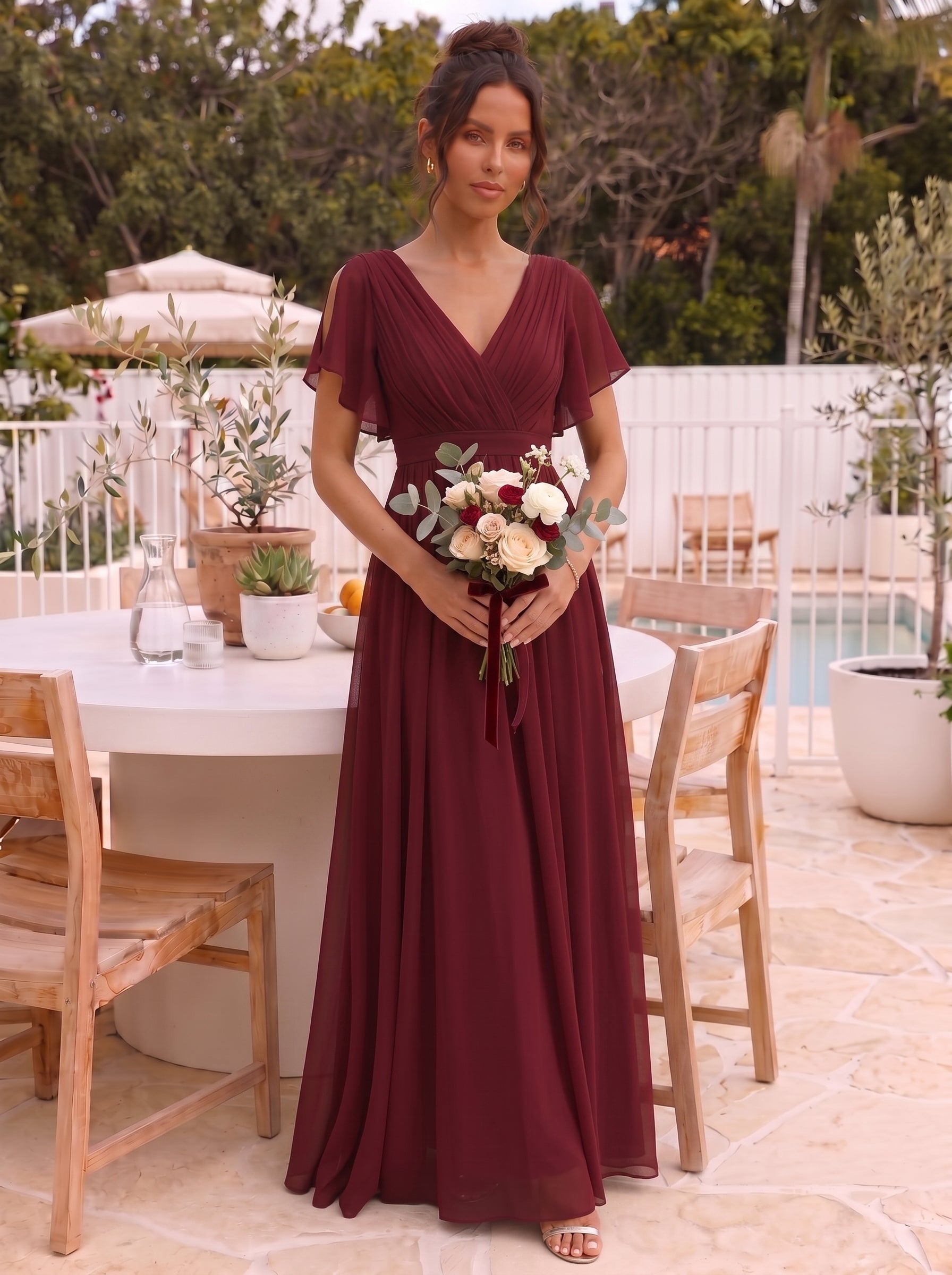Robe de demoiselle d'honneur en mousseline de soie à encolure en V et à manches #Couleur_Bordeaux