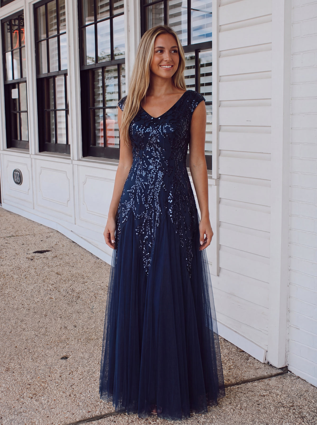 robe longue sans manches décolletée en V brodée de fleurs en A #Couleur_Bleu Marine