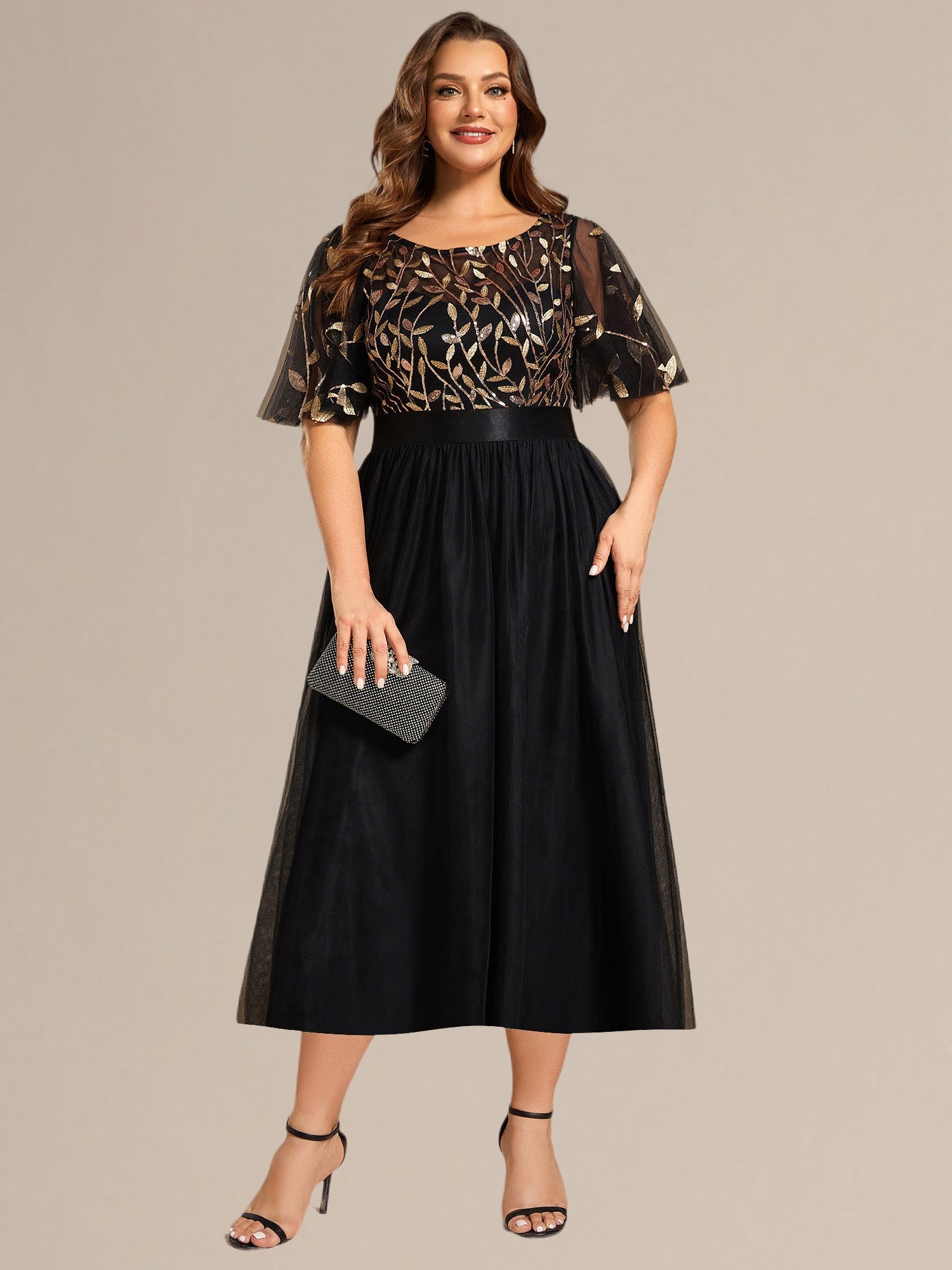 Robe d'invité de mariage trapèze en mousseline fluide à encolure ronde et longueur au genou #Couleur_Noir & Or