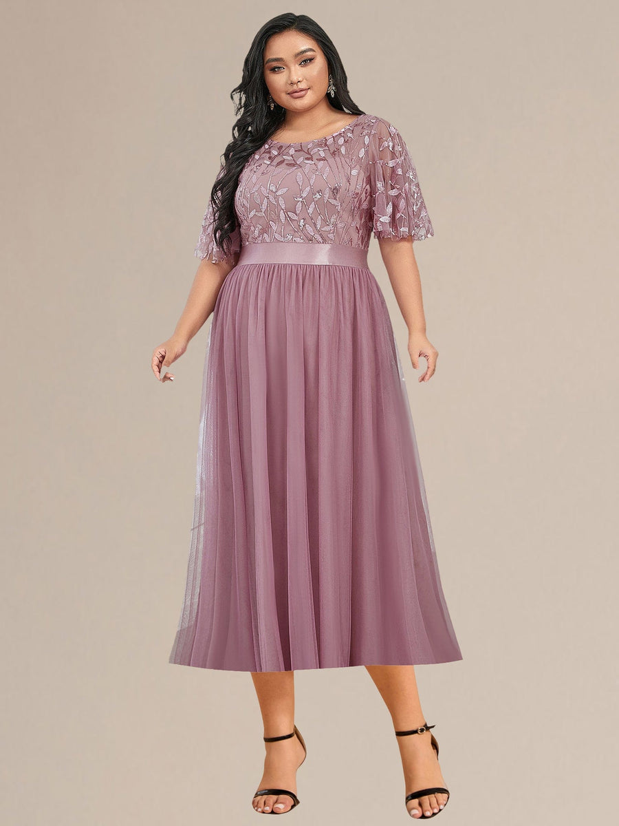 Robe d'invitée de mariage mi-longue à paillettes et feuilles #Couleur_Orchidee