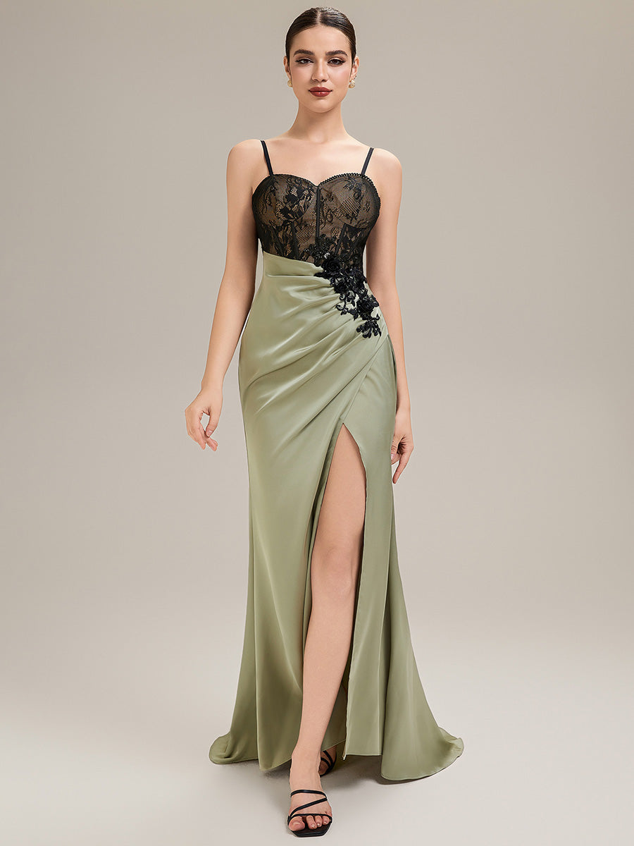 Robe de soirée chic sans bretelles sans manches en forme de sirène longueur sol avec dentelle à frange et détail corset #Couleur_Vert sauge
