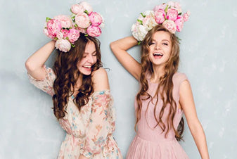 Tendance de la mode : libérez votre floraison intérieure avec la robe florale parfaite.