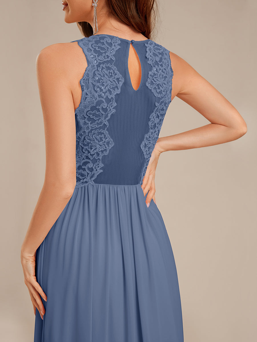 Robe d'invité de mariage trapèze en mousseline fluide à encolure ronde et longueur au genou #Couleur_Marine Fume