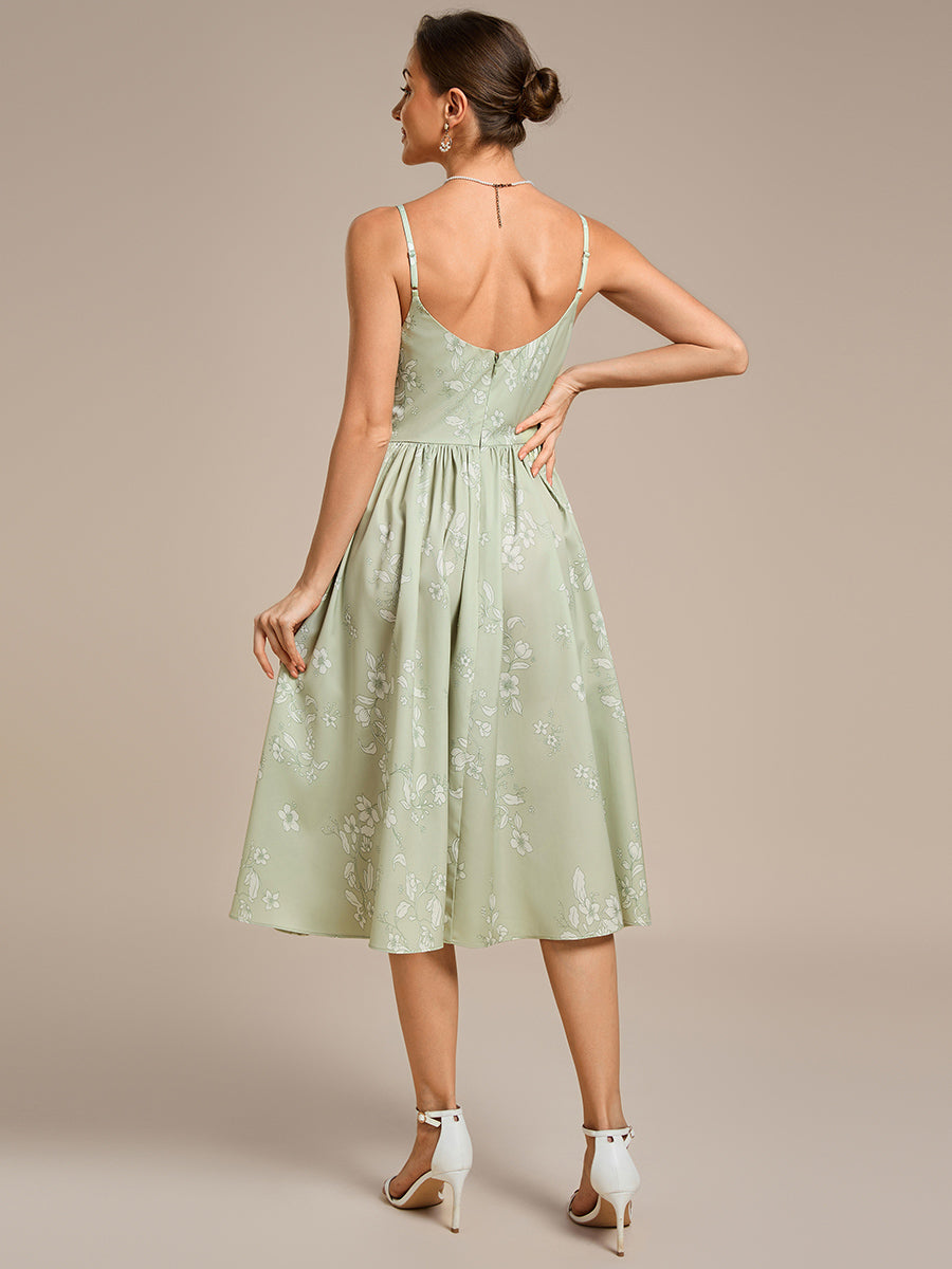 Robe de mariée à fleurs et bretelles spaghetti #Couleur_Vert sauge