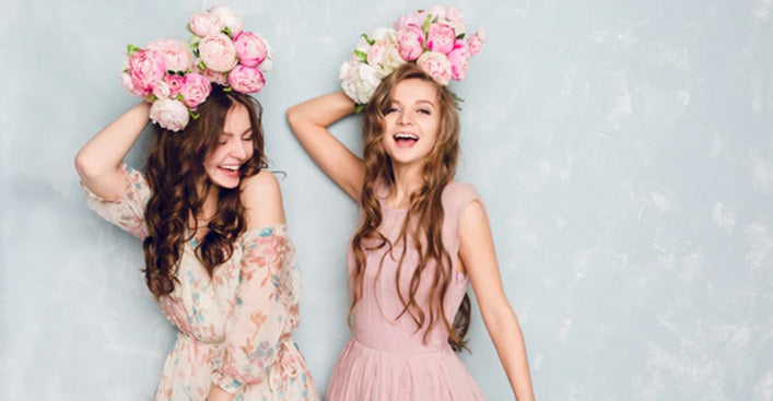 Tendance de la mode : libérez votre floraison intérieure avec la robe florale parfaite.