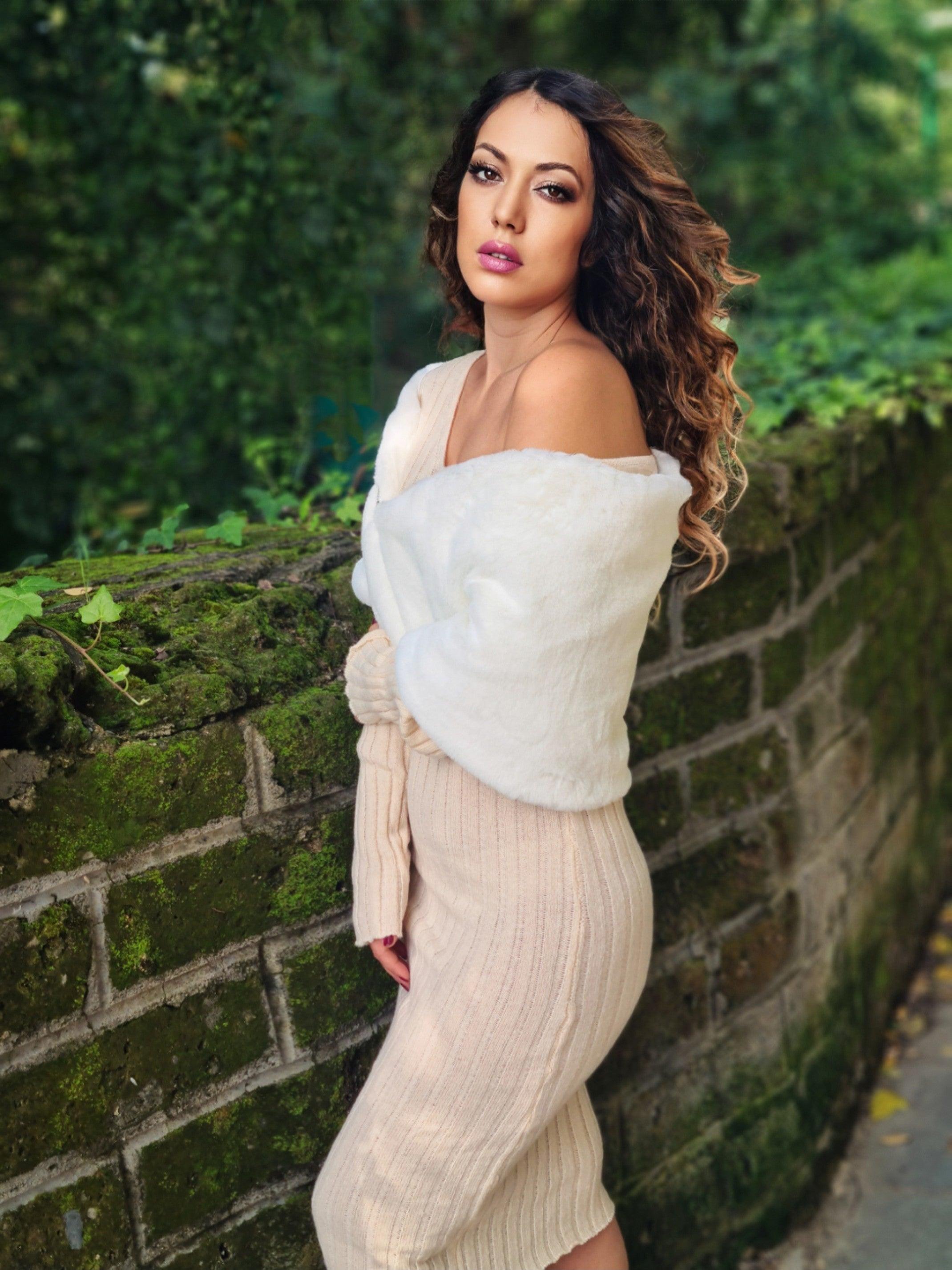 Robe pull moulante côtelée à manches longues et encolure en V #Couleur_Beige