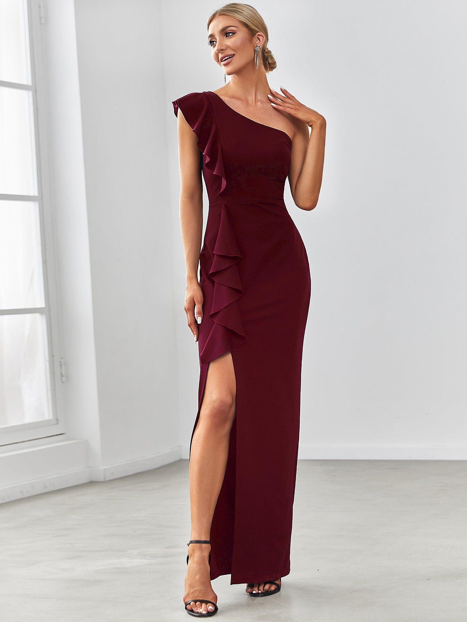 Robe élégante à une épaule fendue et extensible avec des volants #Couleur_Bordeaux