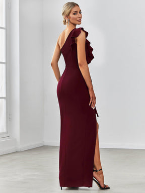 Robe élégante à une épaule fendue et extensible avec des volants