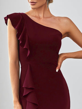 Robe élégante à une épaule fendue et extensible avec des volants