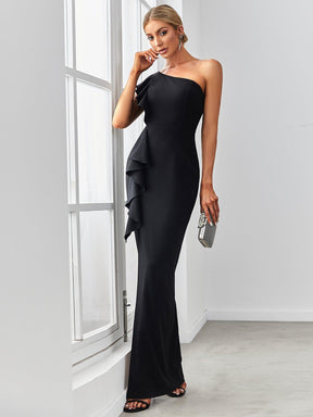 Robe élégante à une épaule fendue et extensible avec des volants
