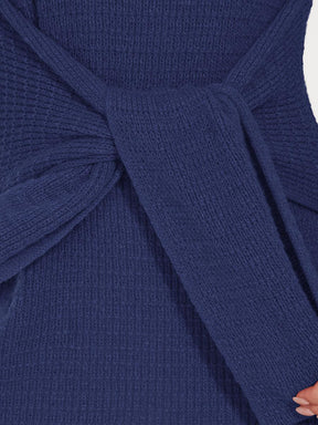 Robe pull moulante en tricot côtelé à taille nouée à la taille