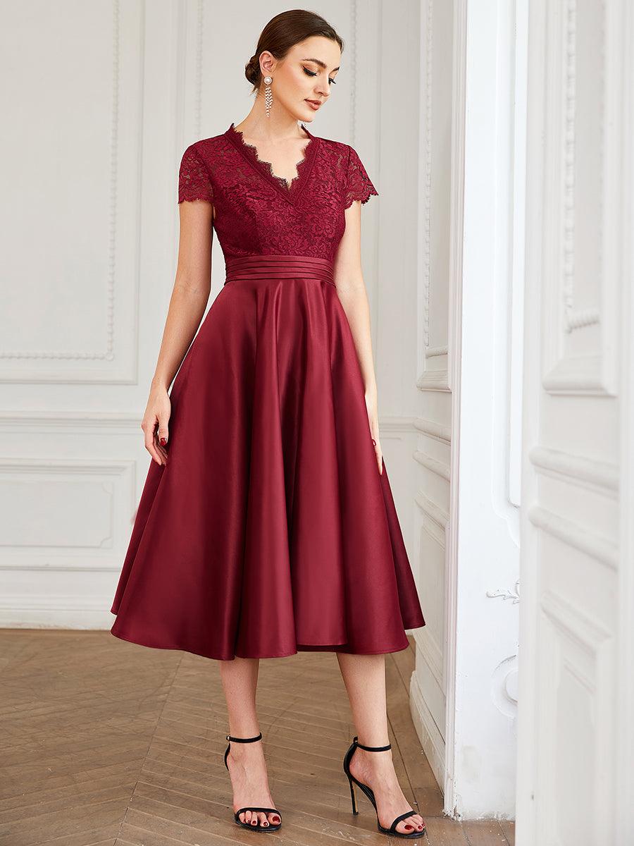 Élégante robe de soirée mi-longue à manches courtes et à fleurs brodées à col en V