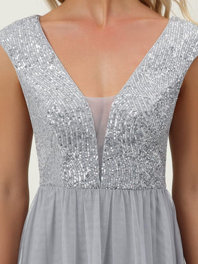 Robe de soirée longue plissée à col en V et à sequins sans manches