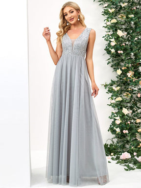 Robe de soirée longue plissée à col en V et à sequins sans manches