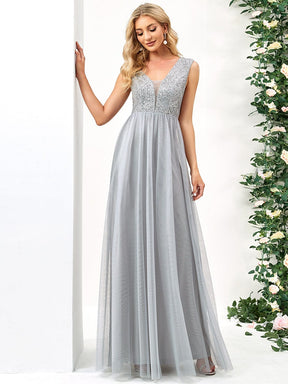 Robe de soirée longue plissée à col en V et à sequins sans manches