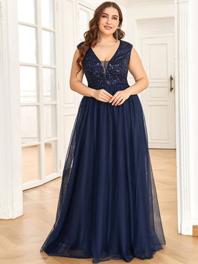 Robe de soirée longue plissée à col en V et à sequins sans manches